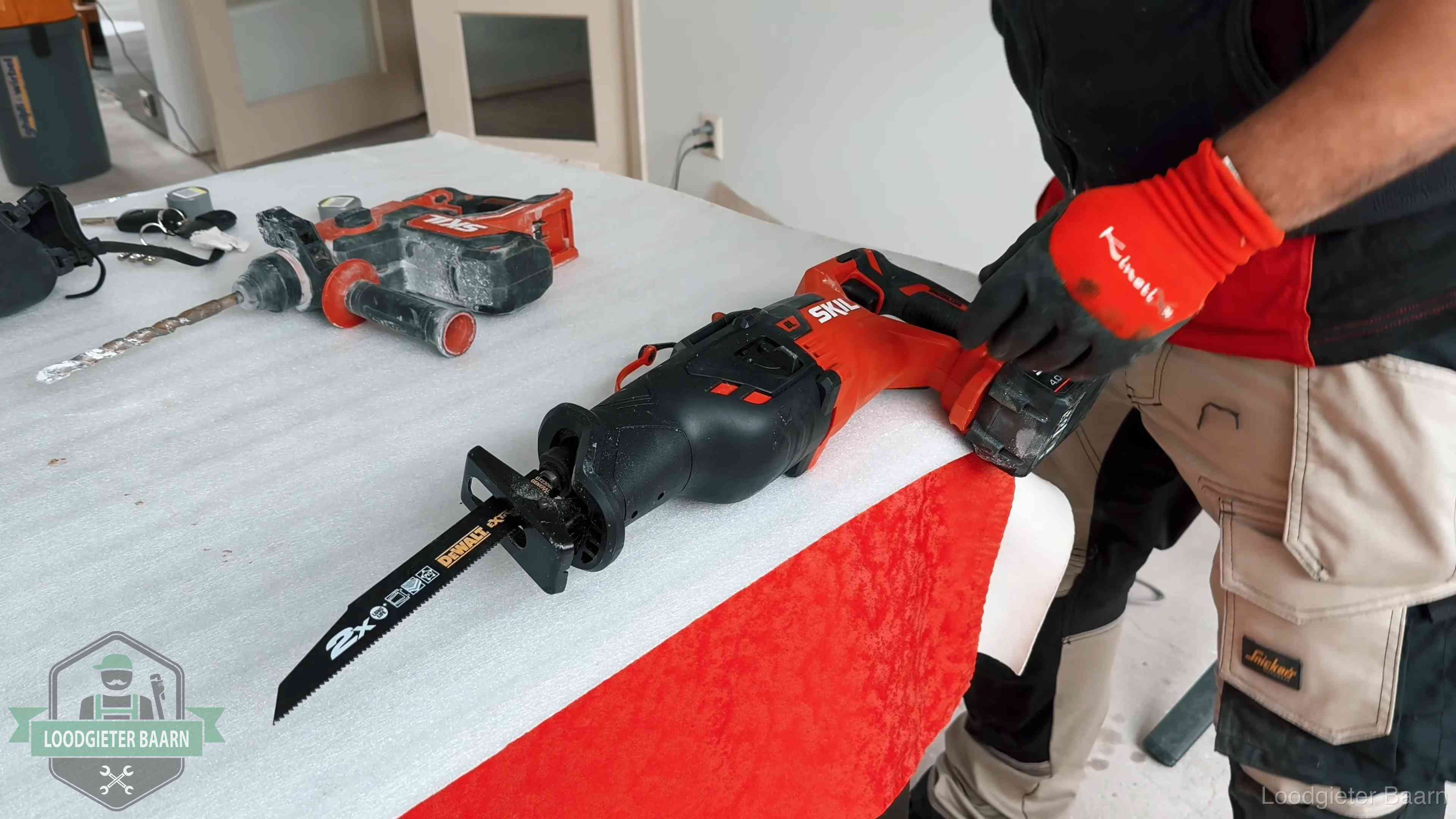 Professioneel gereedschap klaargelegd voor een klus in Baarn