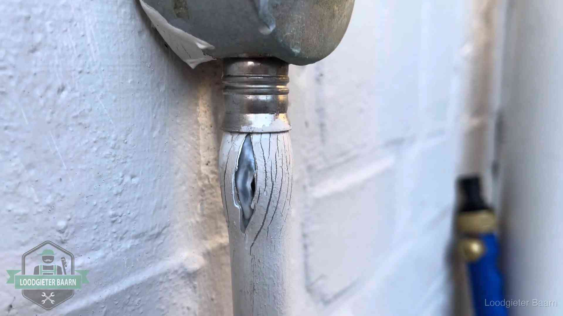 Wanneer lekdetectie in Baarn Oude waterleiding in Baarn waar de verf openscheurt, een stille aanwijzing voor een beginnend lek